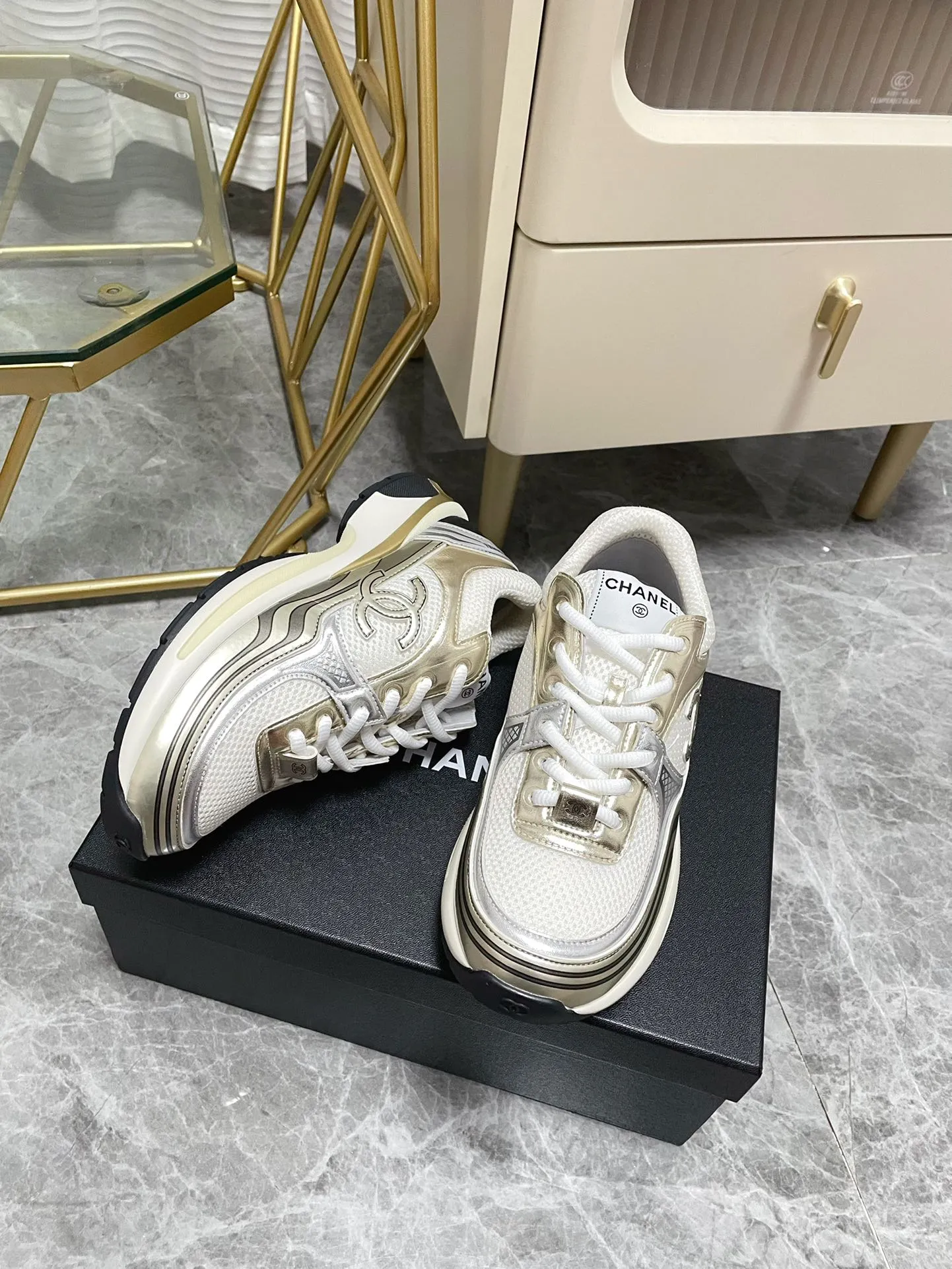 👟👟Ex-factory price 640👟👟 Women's shoes, women's clothing (Full set of packaging details, outsole perfectly combined, different from outside currency) Silver Horn King, Xiaoxiang Chanel, Chanel 2023 early spring vacation series, the latest casual sports shoes, incomparably beautiful and easy to wear, very light, the inside is also super soft, super comfortable, the upper is breathable design, the color is high-end and durable, versatile Upper: cowhide and cloth stitching Lining: breathable mesh, original foam combination outsole, size: 35-40